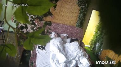 最新流出精品乐橙酒店偷拍抖音小店直播带货女主播下海做外围和服装厂胖老板开房啪啪